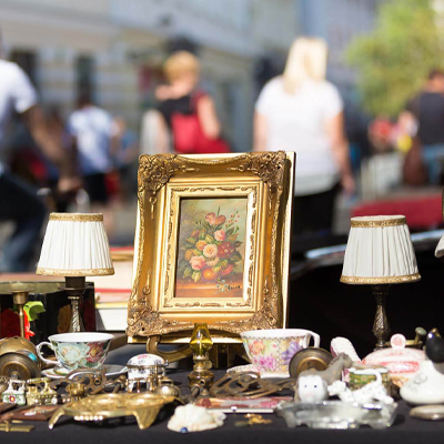 ANTIQUES AND VINTAGE MARKET IN DESENZANO